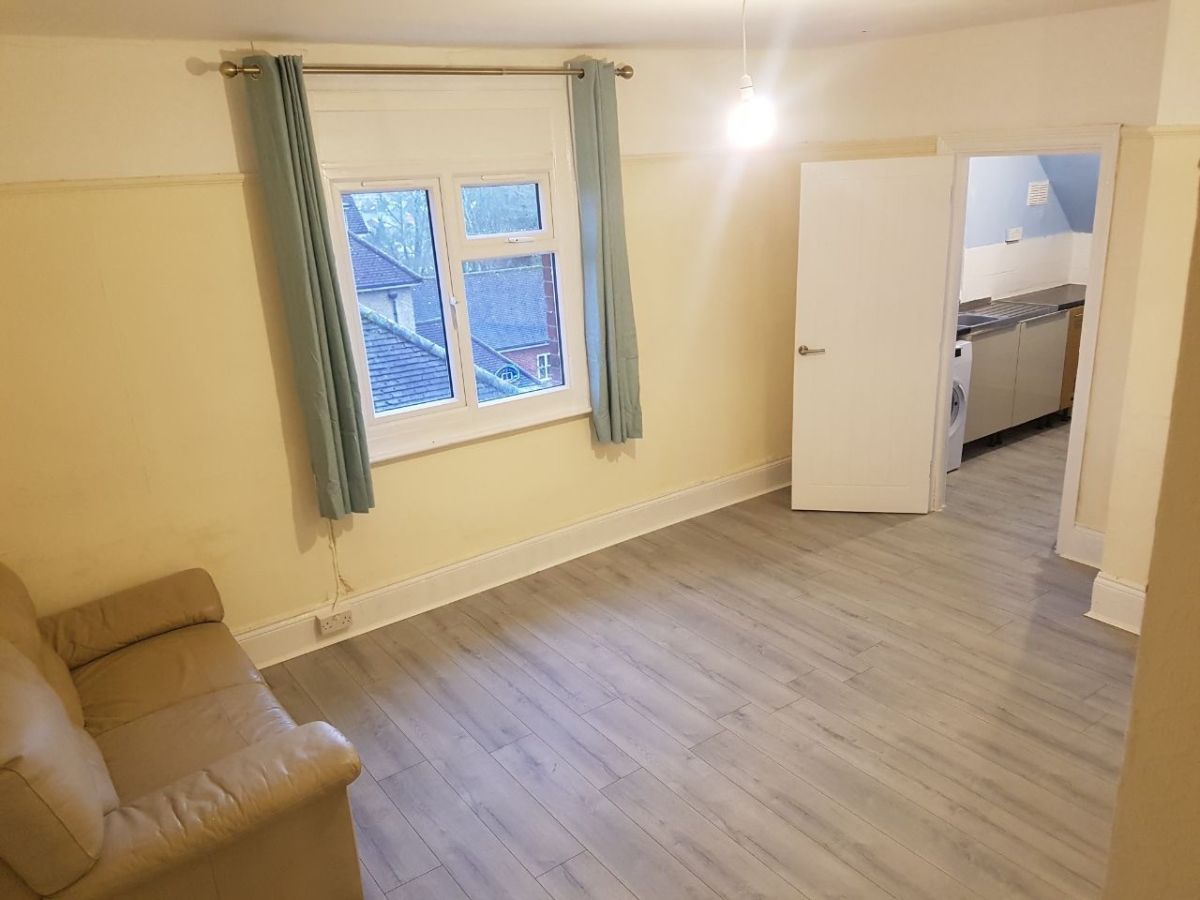 Studio to rent in Clandon Road, Guildford GU1 Zoopla