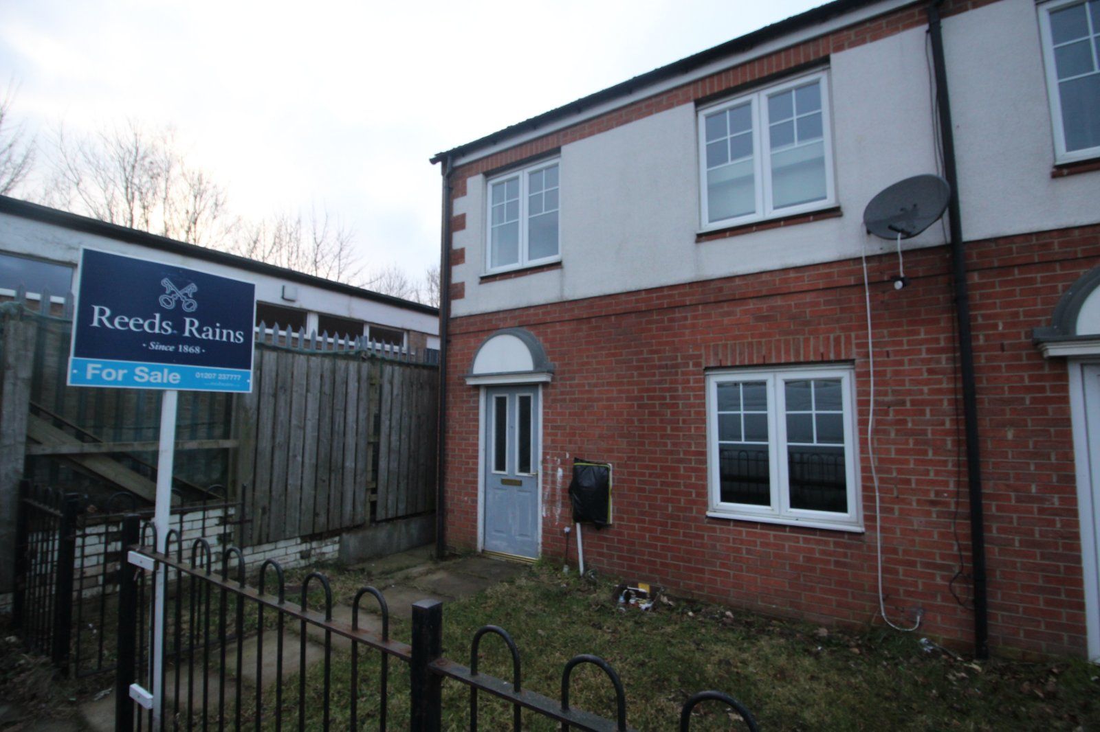 3 bed end terrace house for sale in Cedar Court, Catchgate, Stanley