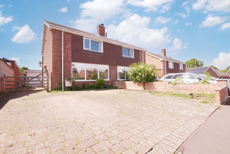 3 bed semidetached house for sale in Rothwells Close, Cholsey