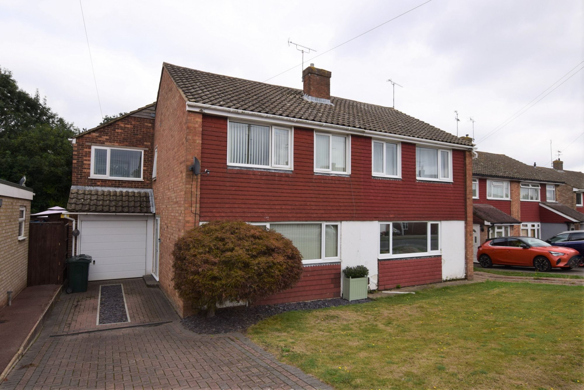 3 bed semidetached house for sale in Tritton Fields, Kennington