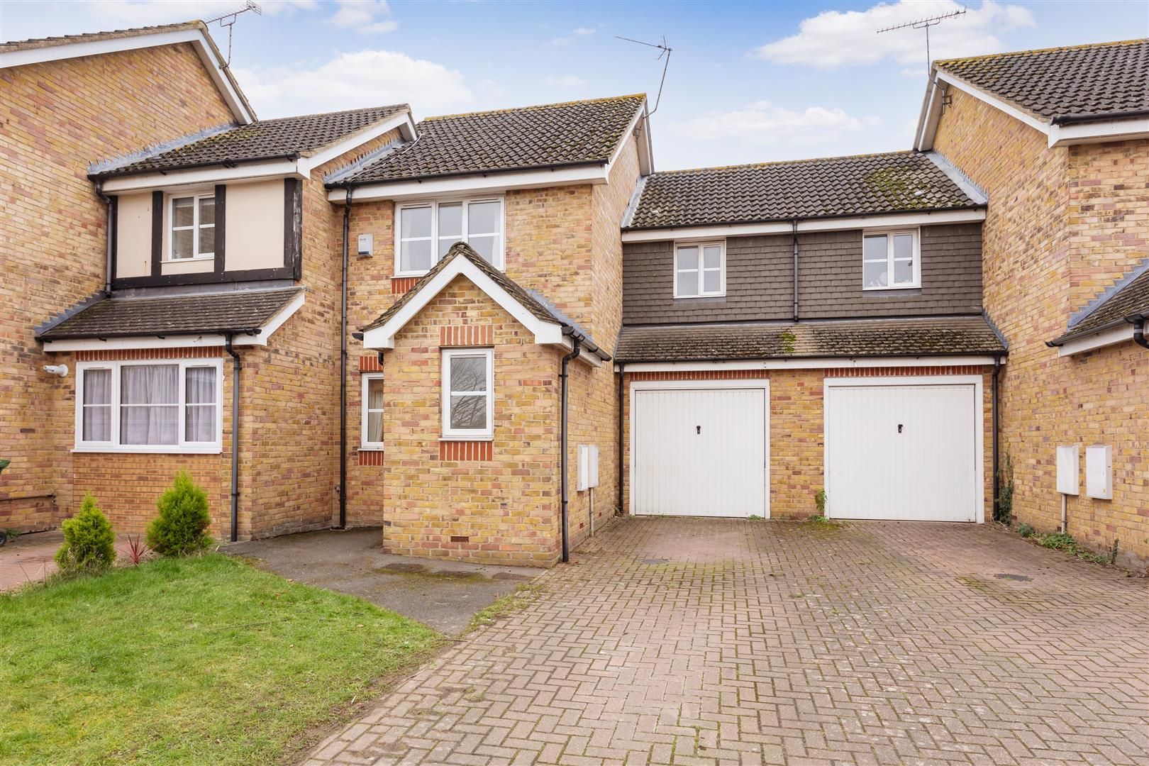 3 bed semidetached house for sale in Ferrers Close, Cippenham, Slough