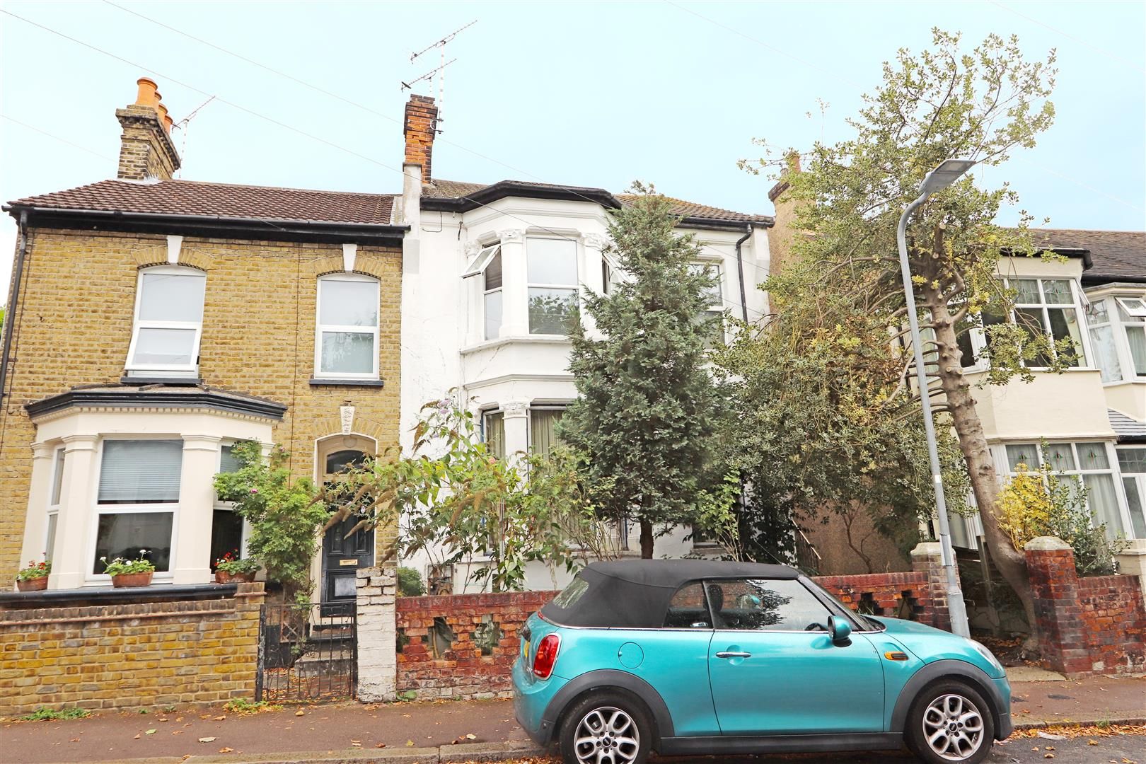 2 bed flat for sale in Hadleigh Road, WestcliffOnSea SS0 Zoopla