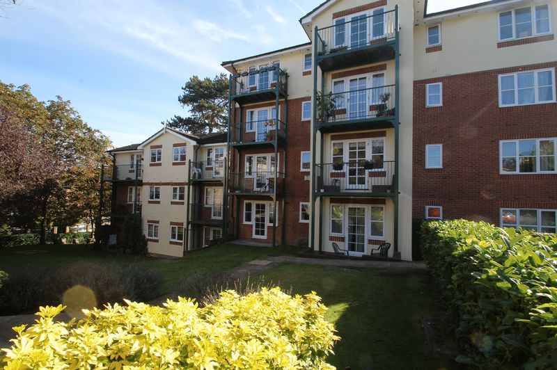 2 bed flat to rent in Alexandra Park, Queen Alexandra Road, High