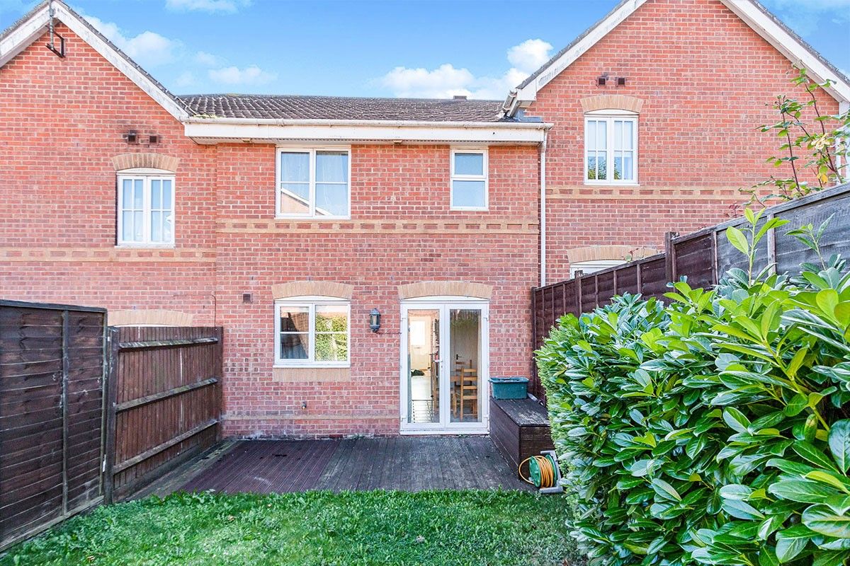 3 bed detached house to rent in Arcadia Close, Beggarwood, Basingstoke