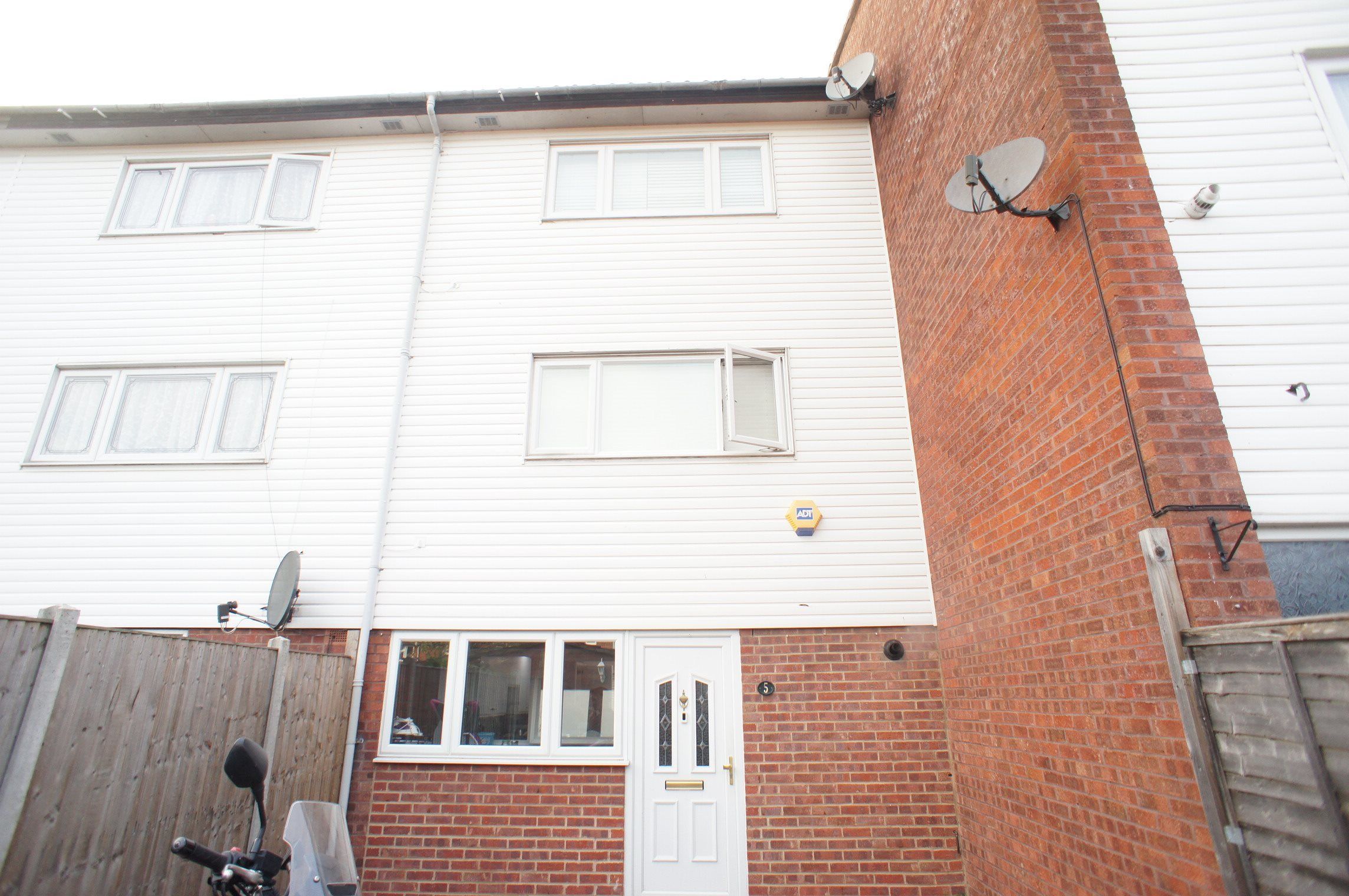 Room to rent in Abbotts Drive, Waltham Abbey EN9 Zoopla