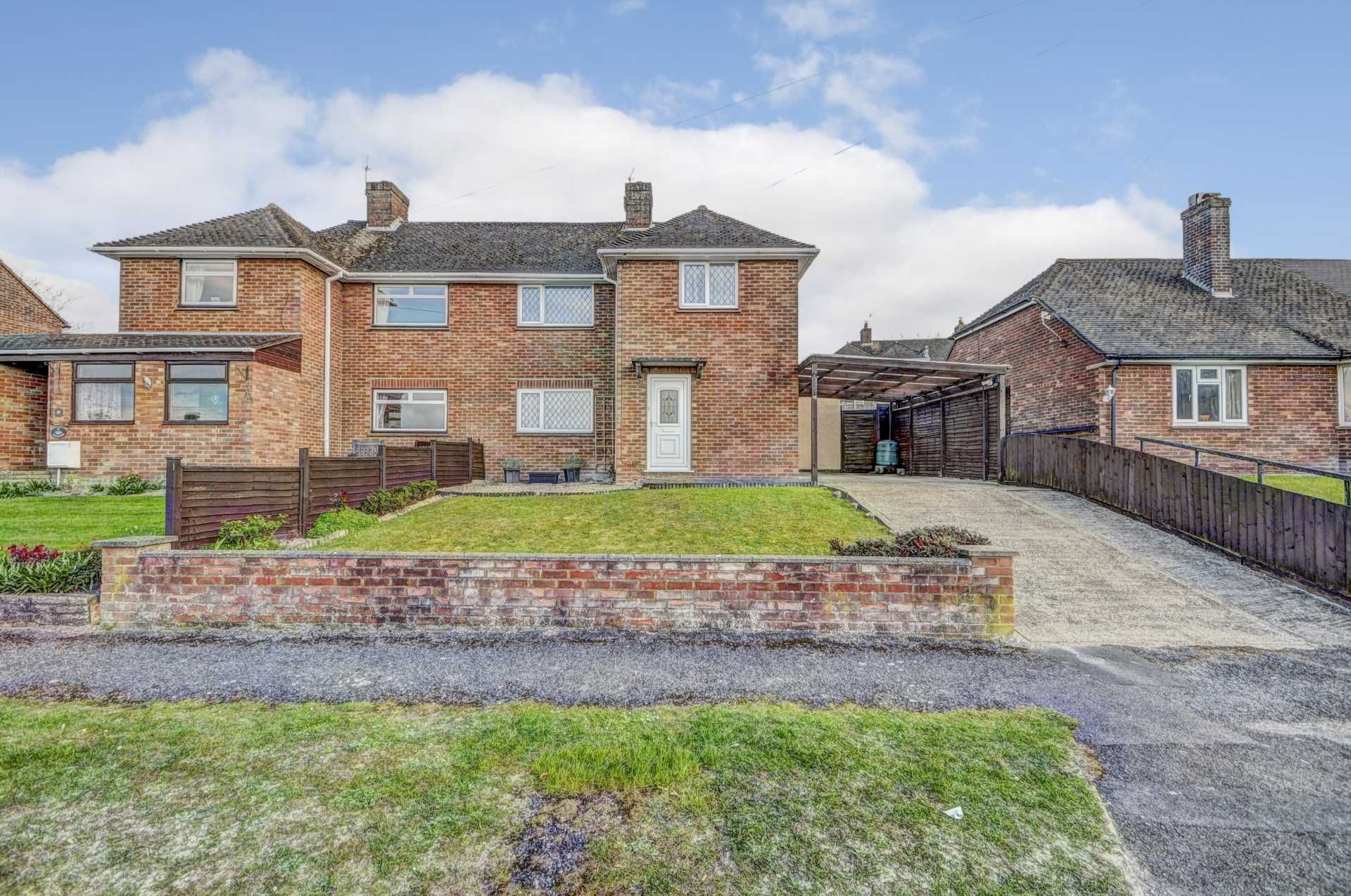 3 bed semidetached house for sale in Oak Road, Princes Risborough HP27