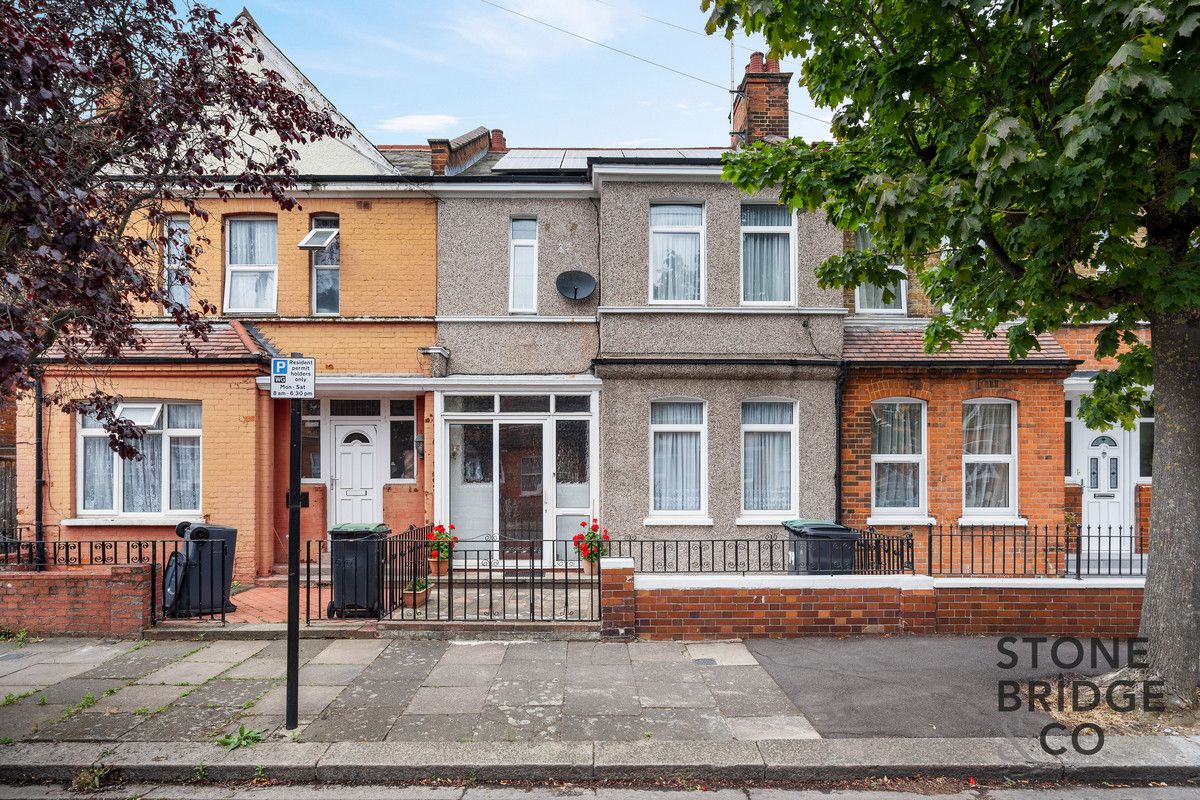 3 bed terraced house for sale in Hewitt Avenue, London N22 Zoopla