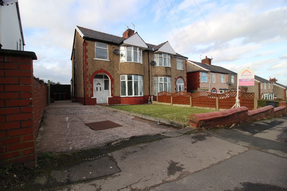 3 bed semidetached house to rent in Shadsworth Road, Blackburn BB1