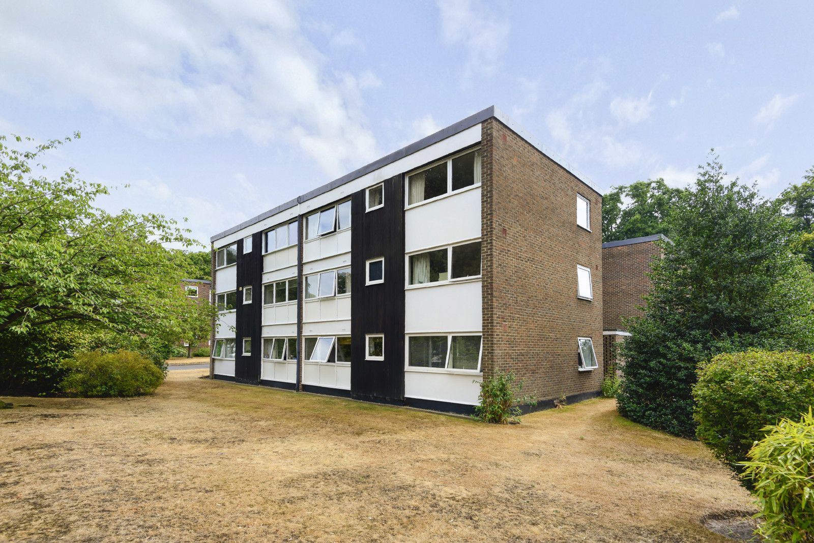 3 bed flat for sale in High Point, Weybridge KT13 Zoopla