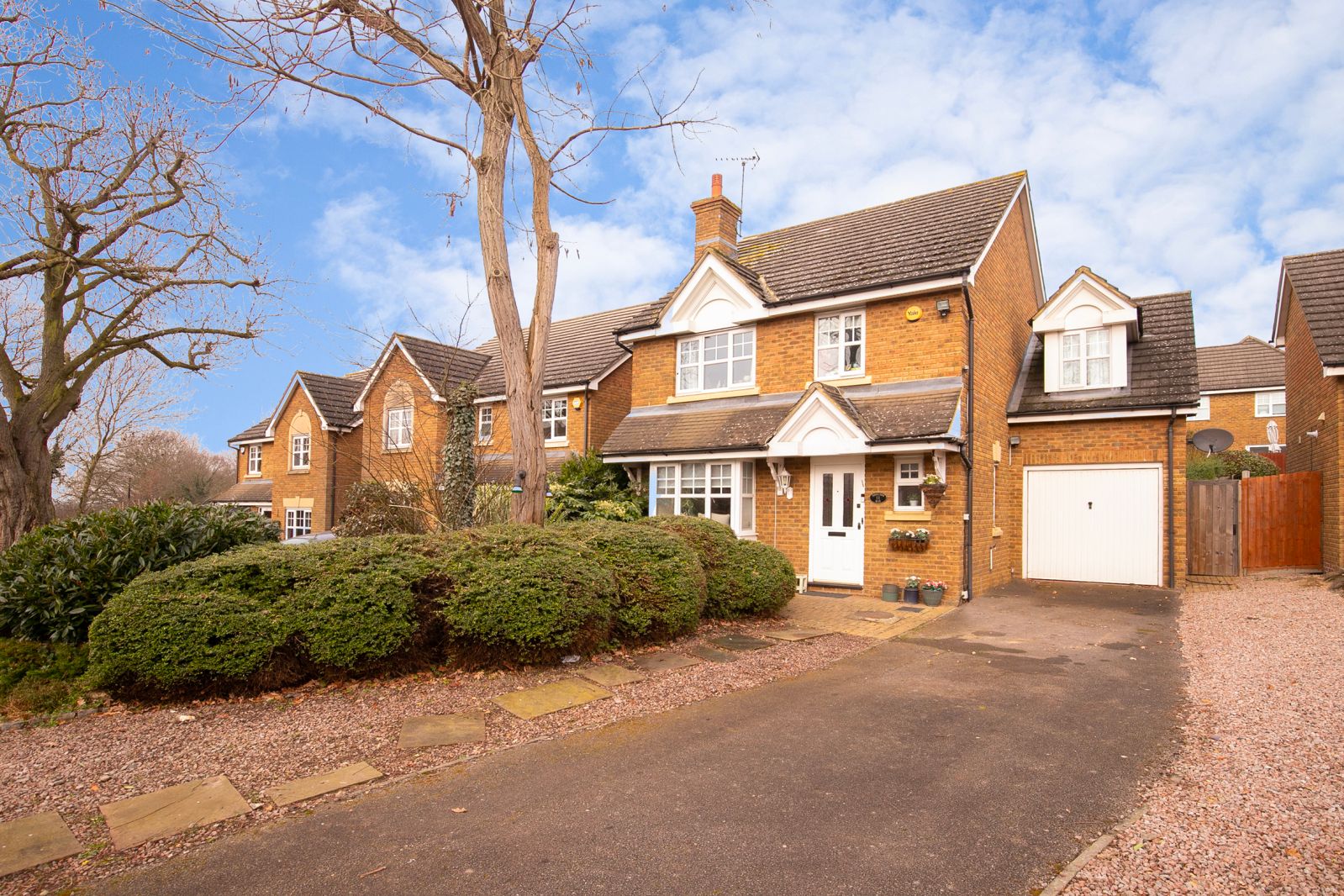 4 bed detached house for sale in Hoveton Way, Ilford IG6 Zoopla