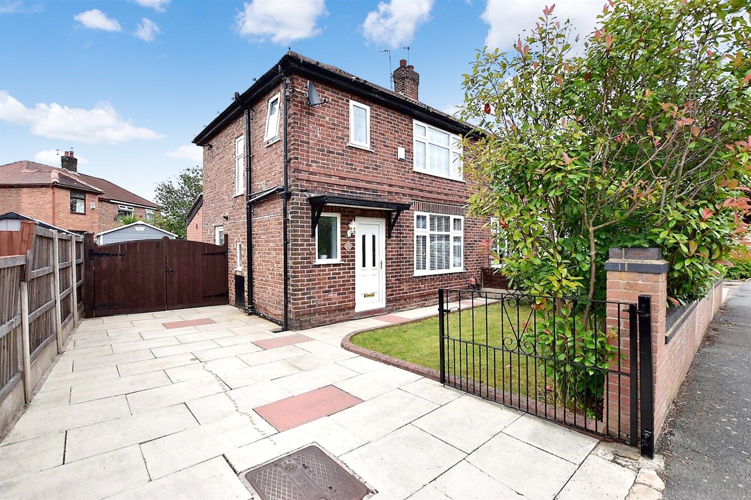 3 bed semidetached house for sale in Laneside Road, East Didsbury