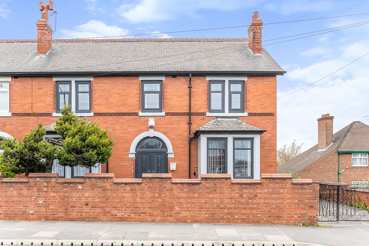 5 bed semidetached house for sale in Warmsworth Road, Balby, Doncaster