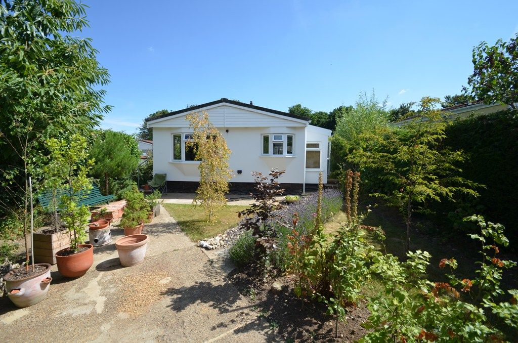 1 bed mobile/park home for sale in Beech Crescent, Surrey Hills Park