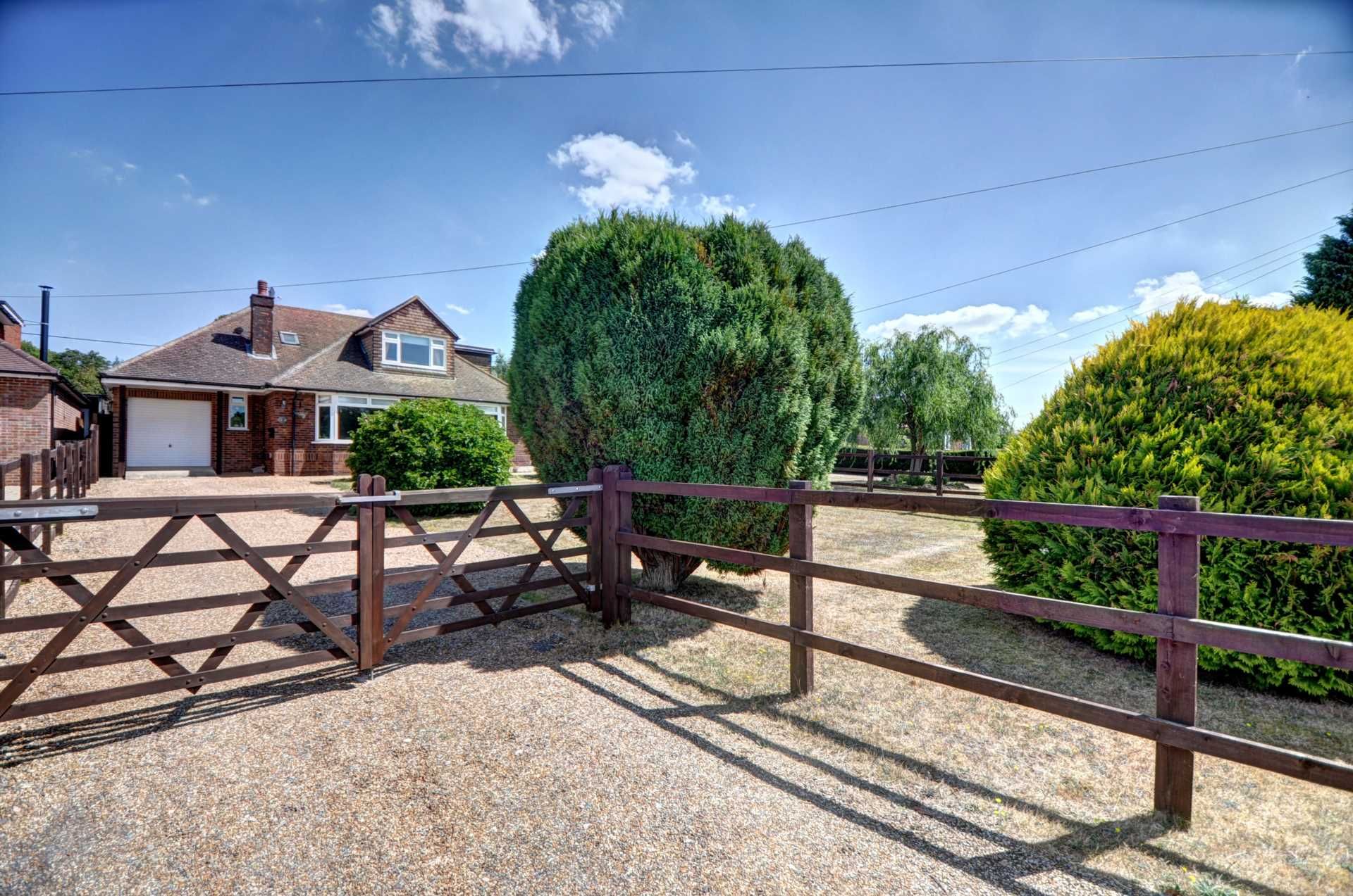 4 bed detached house for sale in Crownfield, Saunderton, Princes