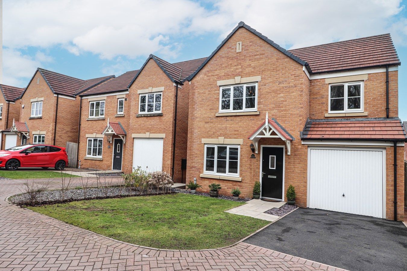 4 bed detached house for sale in Glaramara Drive, Brackenleigh