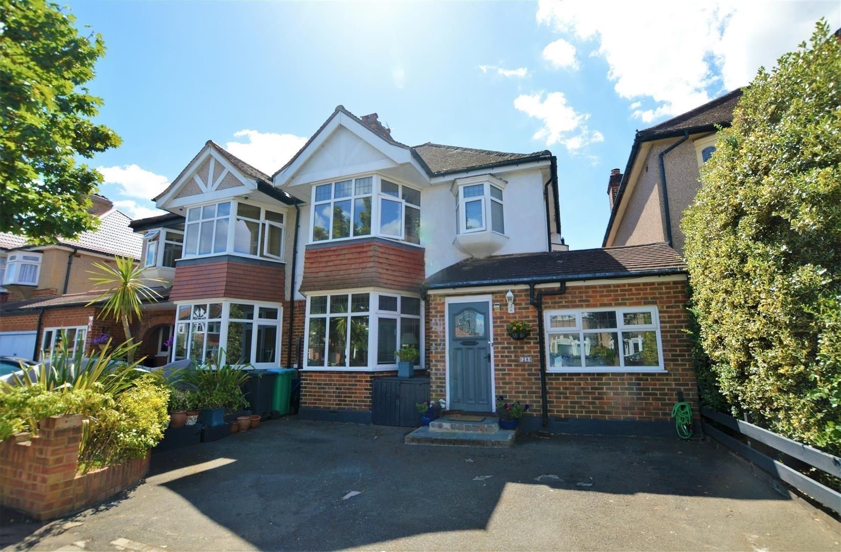 4 bed semidetached house for sale in Jubilee Avenue, Whitton