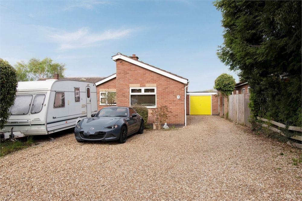 3 bed detached bungalow for sale in Lincoln Road, Dunholme, Lincoln LN2
