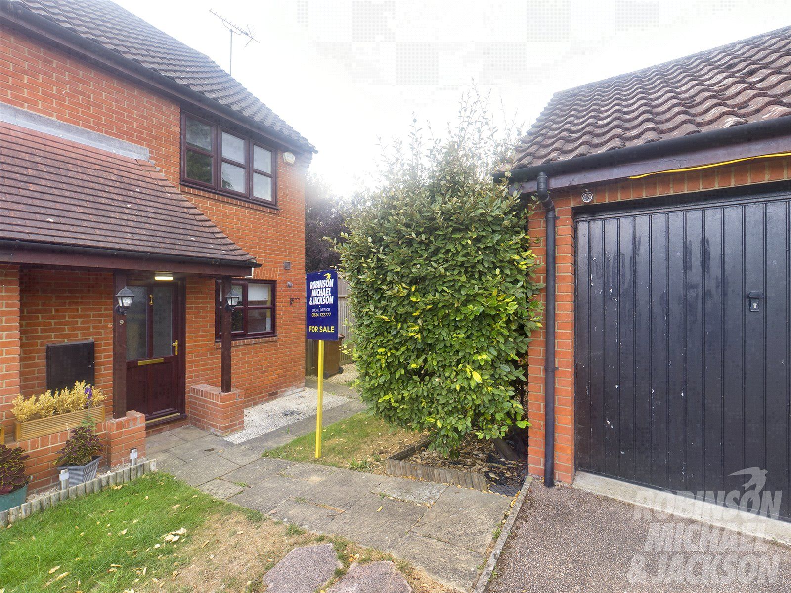 2 bed semidetached house for sale in Scholey Close, Halling, Rochester