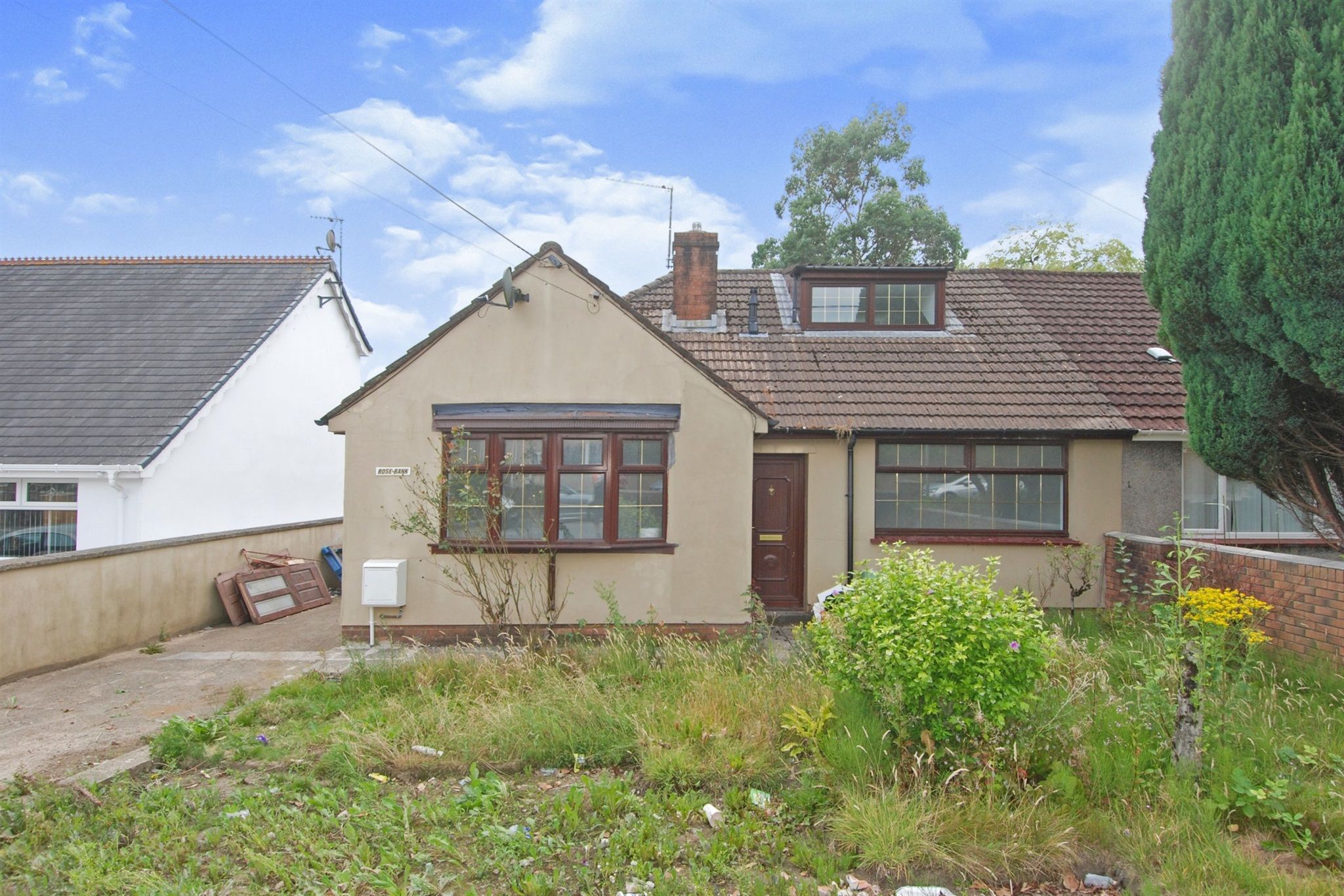 3 bed semidetached bungalow for sale in Gwaunmiskin Road, Beddau