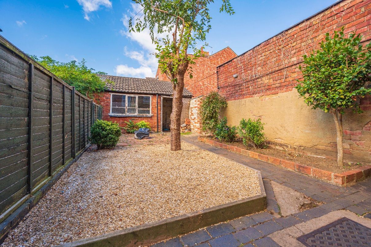 2 bed terraced house for sale in Nelson Street, Kettering NN16 Zoopla