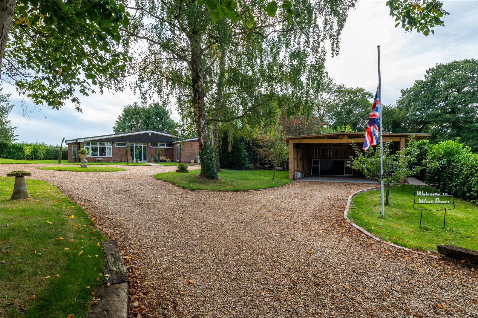 4 bed bungalow for sale in Comberford, Tamworth, Staffordshire B79 Zoopla