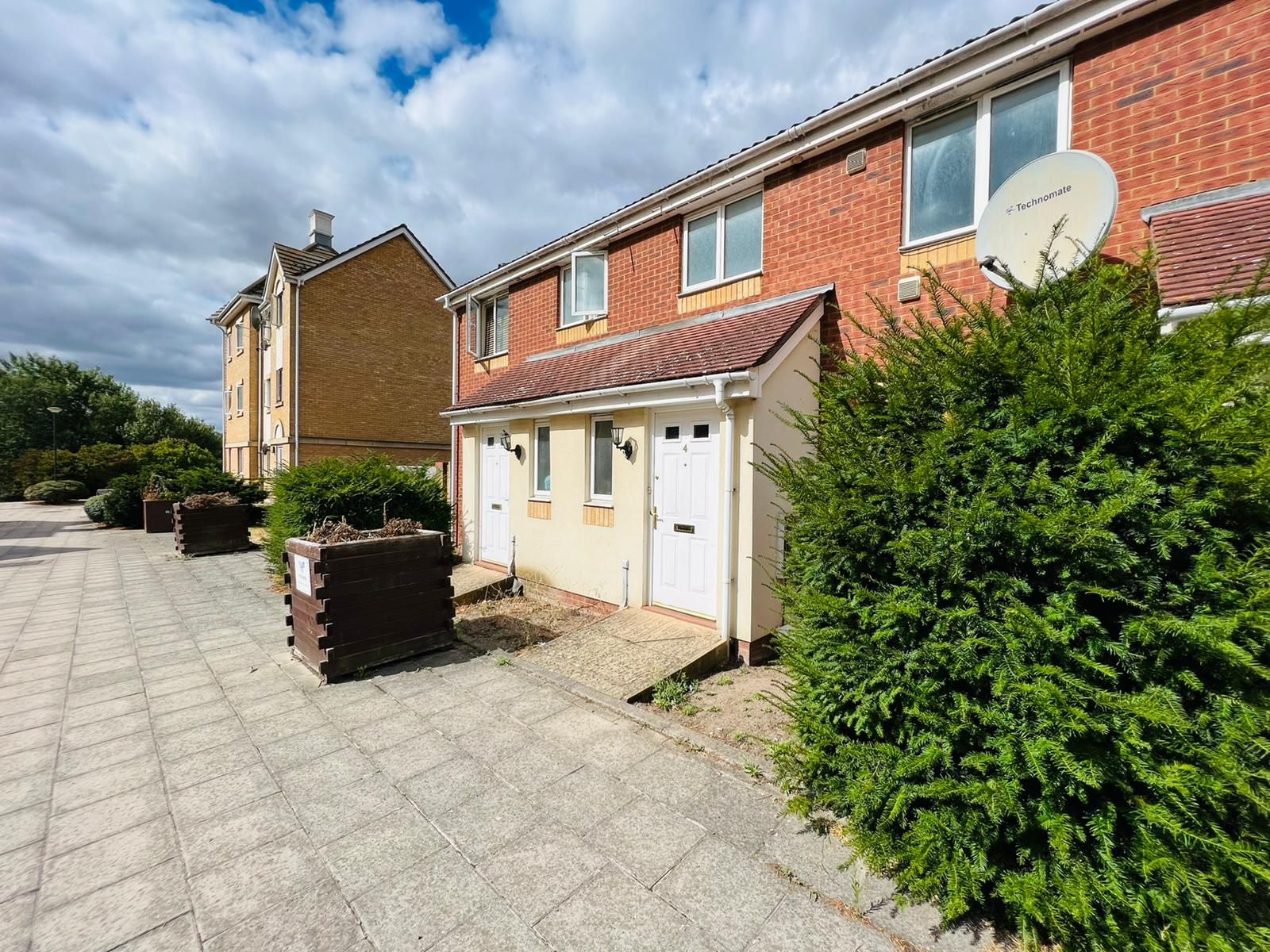 4 bed terraced house to rent in Shepherds Lane, Thamesmead, London SE28