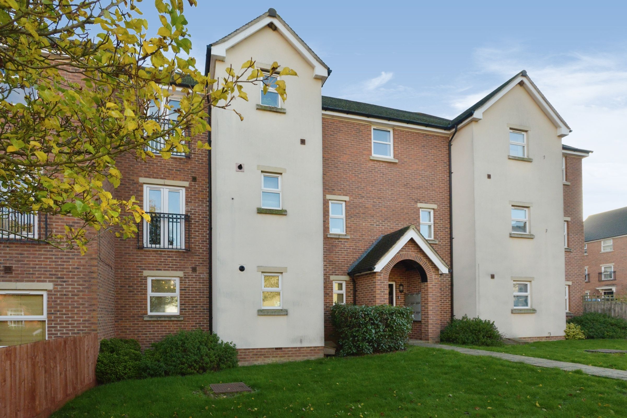 2 bed flat for sale in Harlow Crescent, Oxley Park, Milton Keynes MK4
