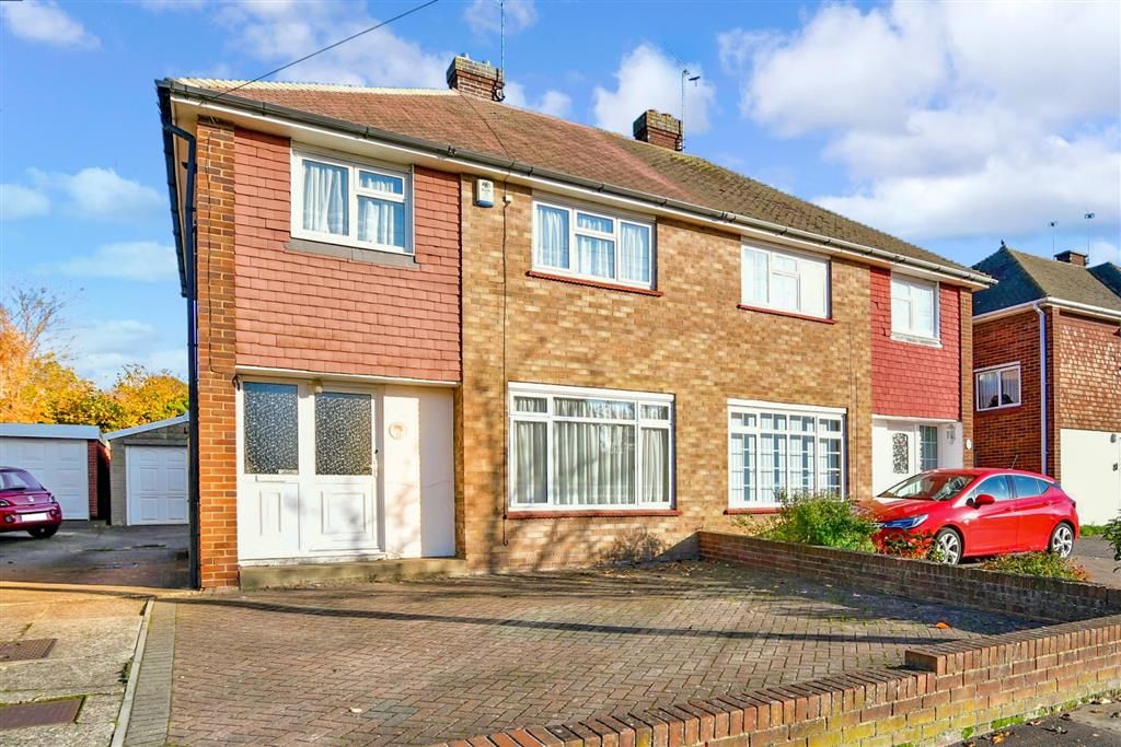 3 bed semidetached house for sale in Tennyson Walk, Northfleet