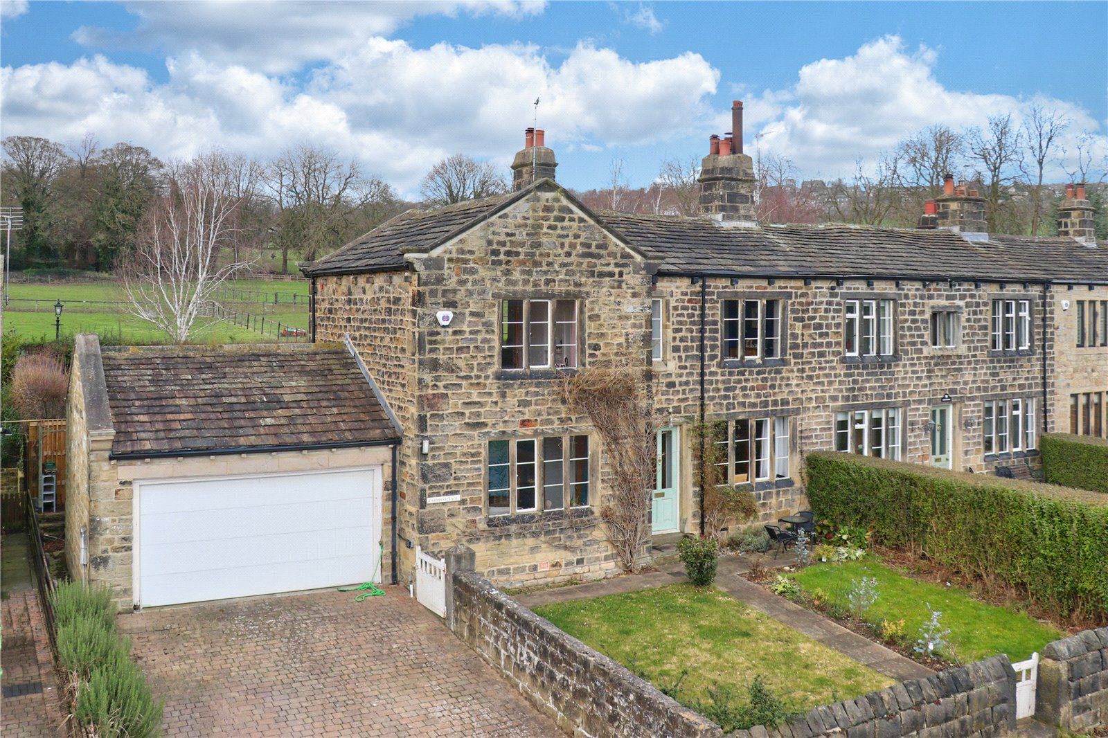 3 bed end terrace house for sale in Woodlands Drive, Rawdon, Leeds