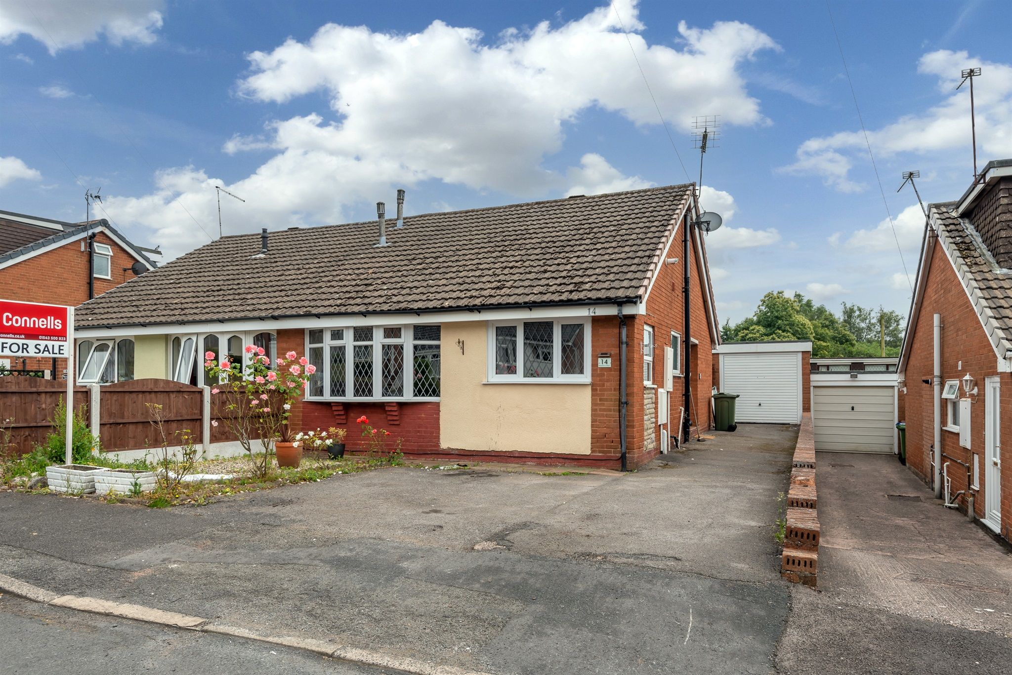 2 bed semidetached bungalow for sale in Blackthorn Crescent, Hazel
