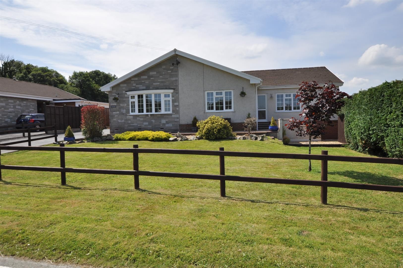 4 bed detached bungalow for sale in Llanpumsaint, Carmarthen SA33 Zoopla