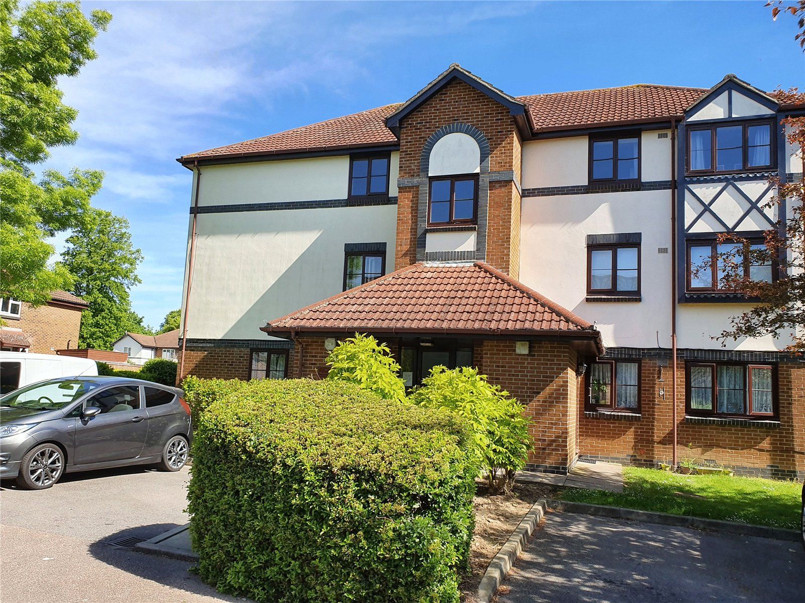 2 bed flat to rent in Wordsworth Mead, Redhill, Surrey RH1 Zoopla