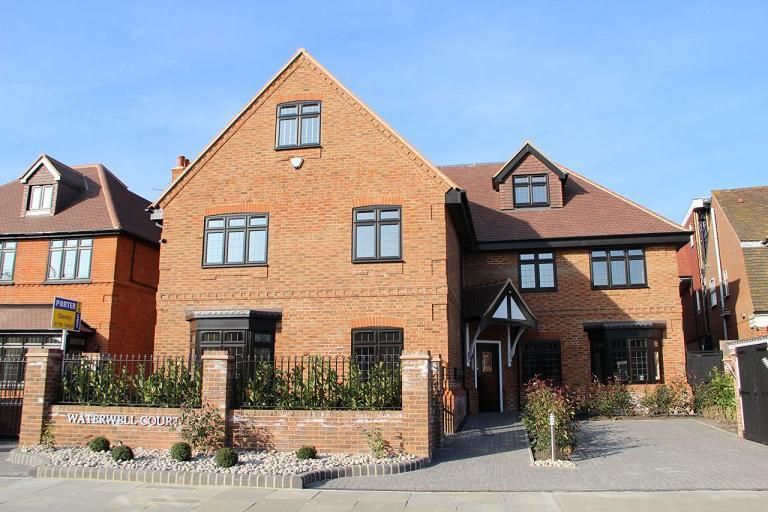 2 bed flat to rent in Waterwell Court, Manor Avenue, Hornchurch RM11