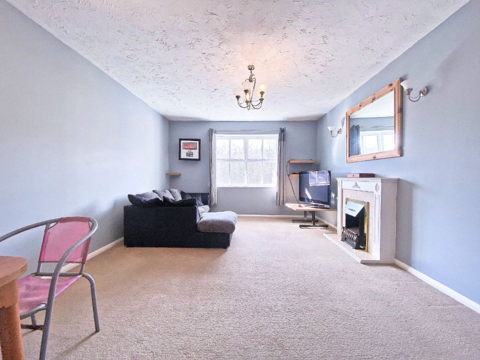 2 bed flat to rent in Cody Close, Ash Vale, Aldershot GU12 Zoopla