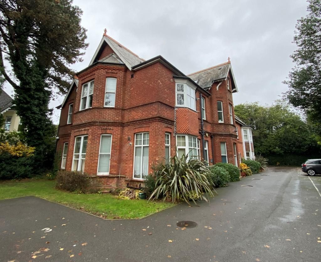 2 bed flat to rent in Wellington Road, Bournemouth BH8 Zoopla