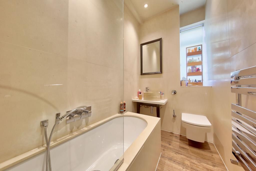 1 bed terraced house for sale in Chatsworth Court, Pembroke Road