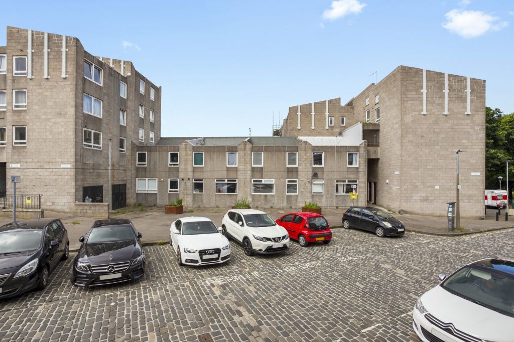 28 Carnegie Court, Newington, Edinburgh EH8  
