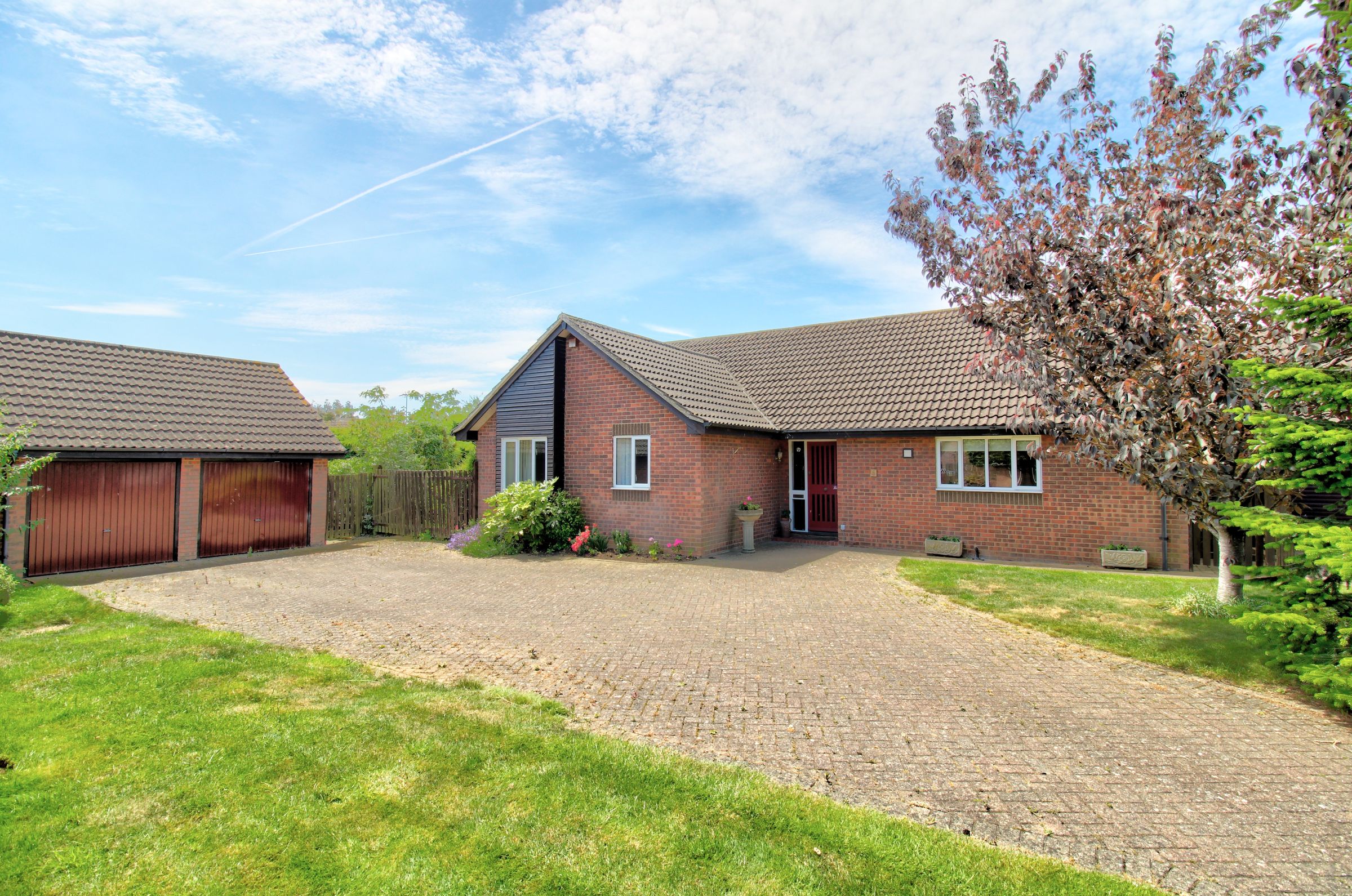 3 bed detached bungalow for sale in Hazel Close, Brackley NN13 Zoopla
