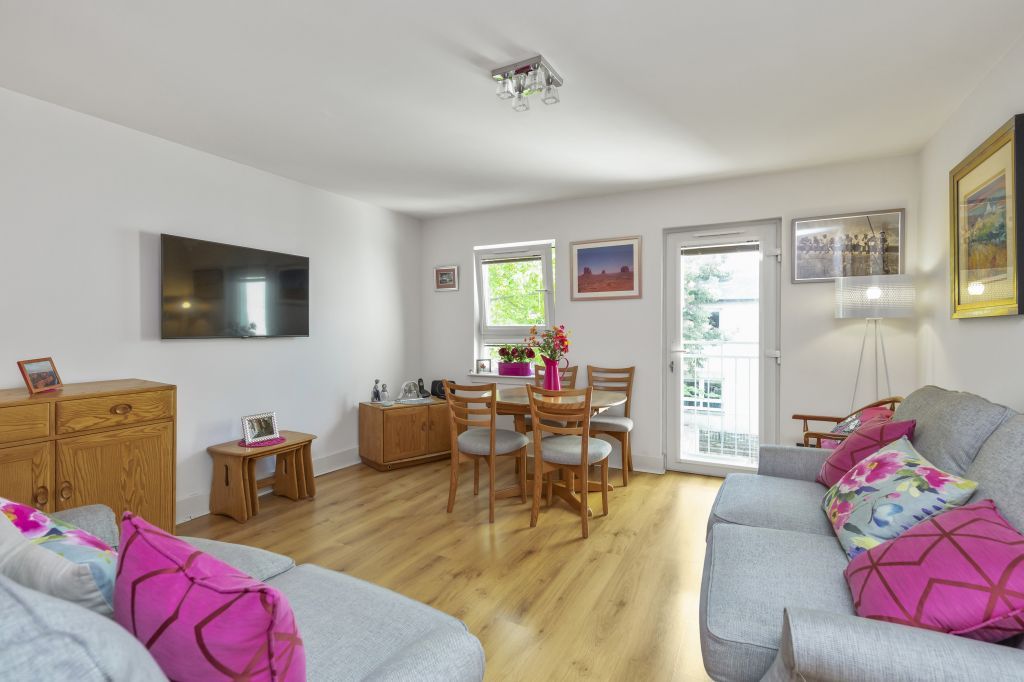 15/4 Clockmill Lane, Meadowbank, Edinburgh EH8