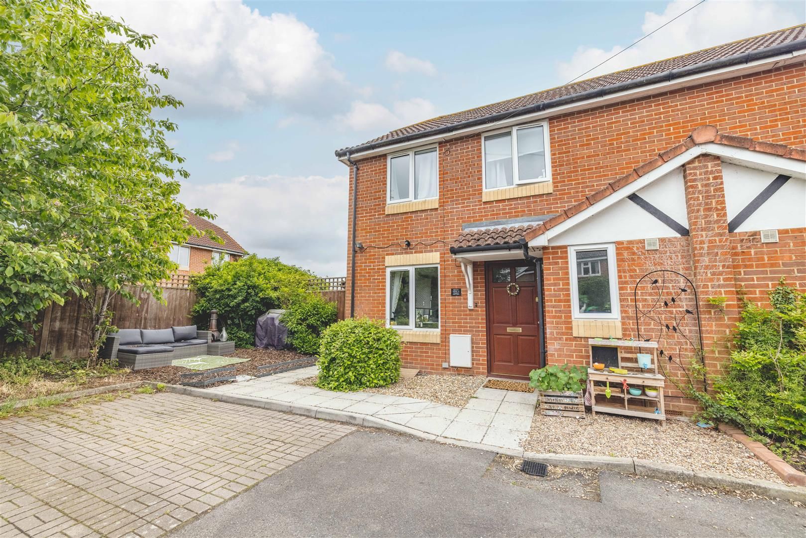 2 bed semidetached house for sale in Trenchard Road, Holyport