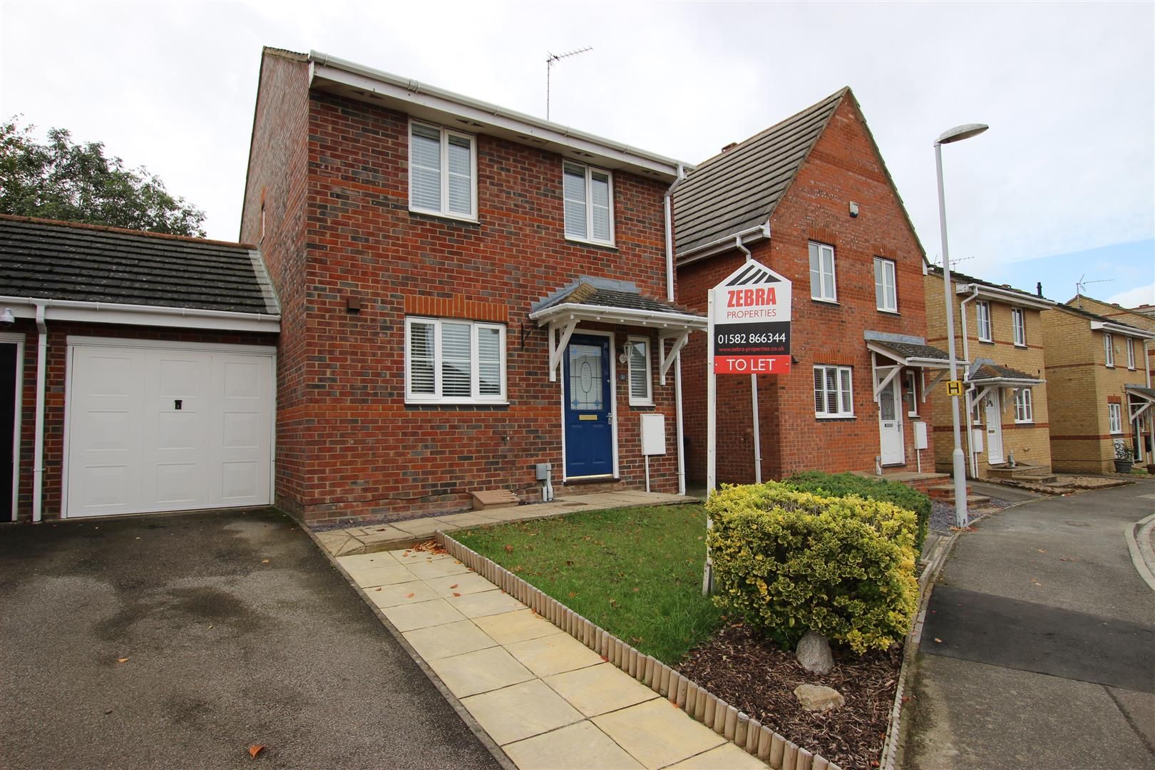 3 bed detached house to rent in Coopers Way, Houghton Regis, Dunstable