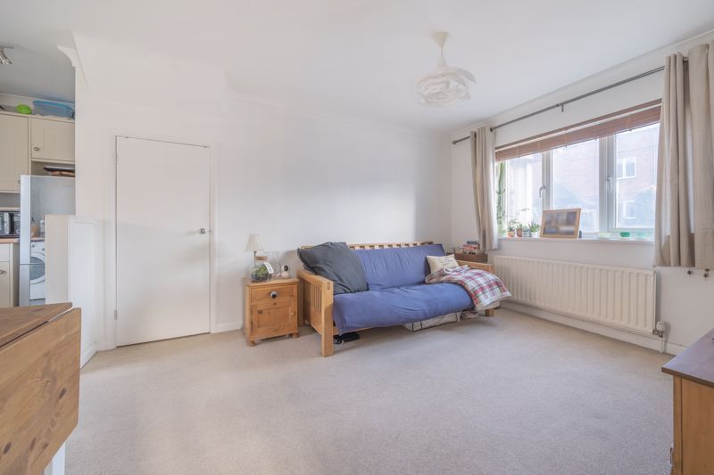 2 bed flat to rent in Tavern Court, Fernhurst, Haslemere GU27 Zoopla
