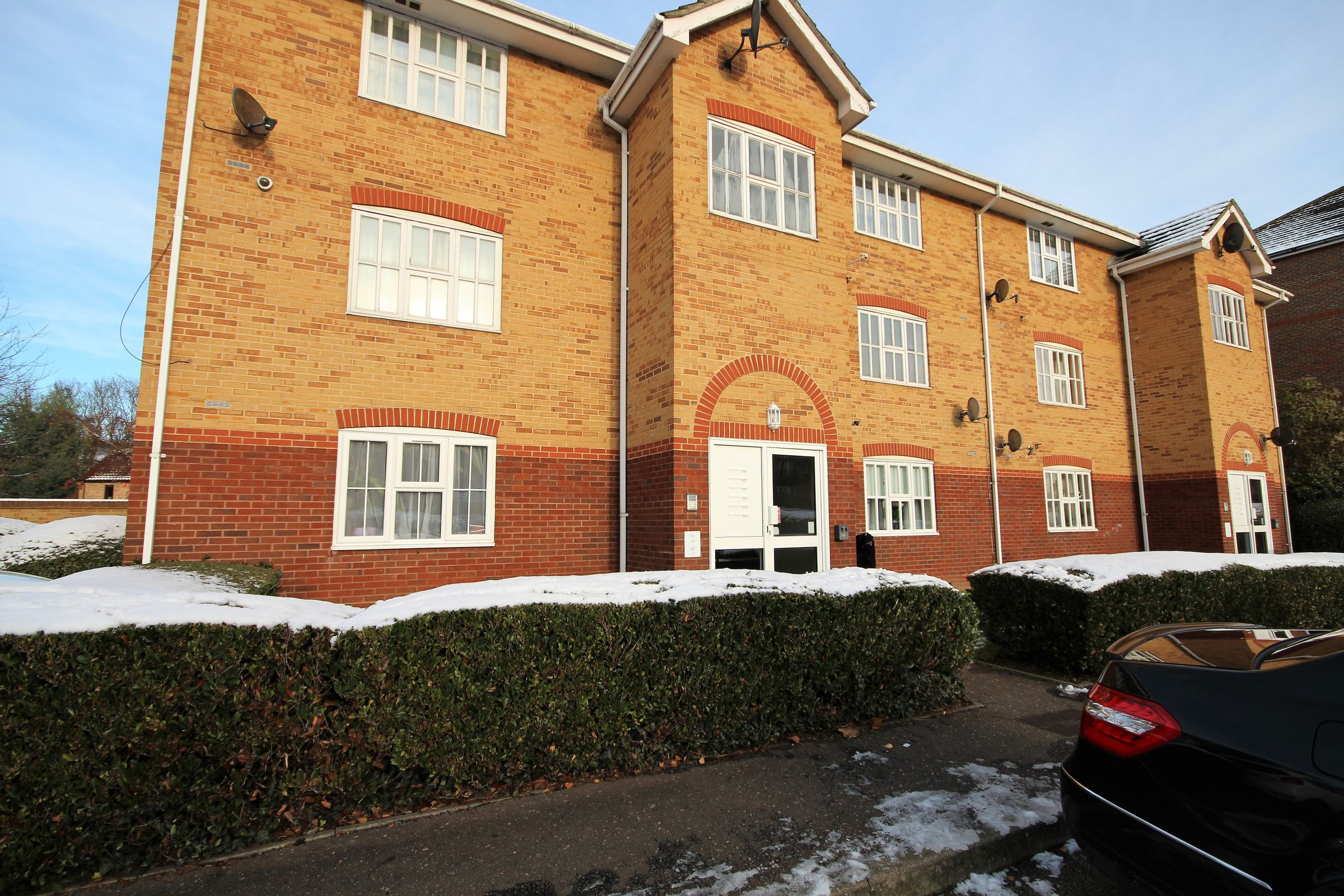 2 bed flat to rent in Coal Court, Grays RM17 Zoopla