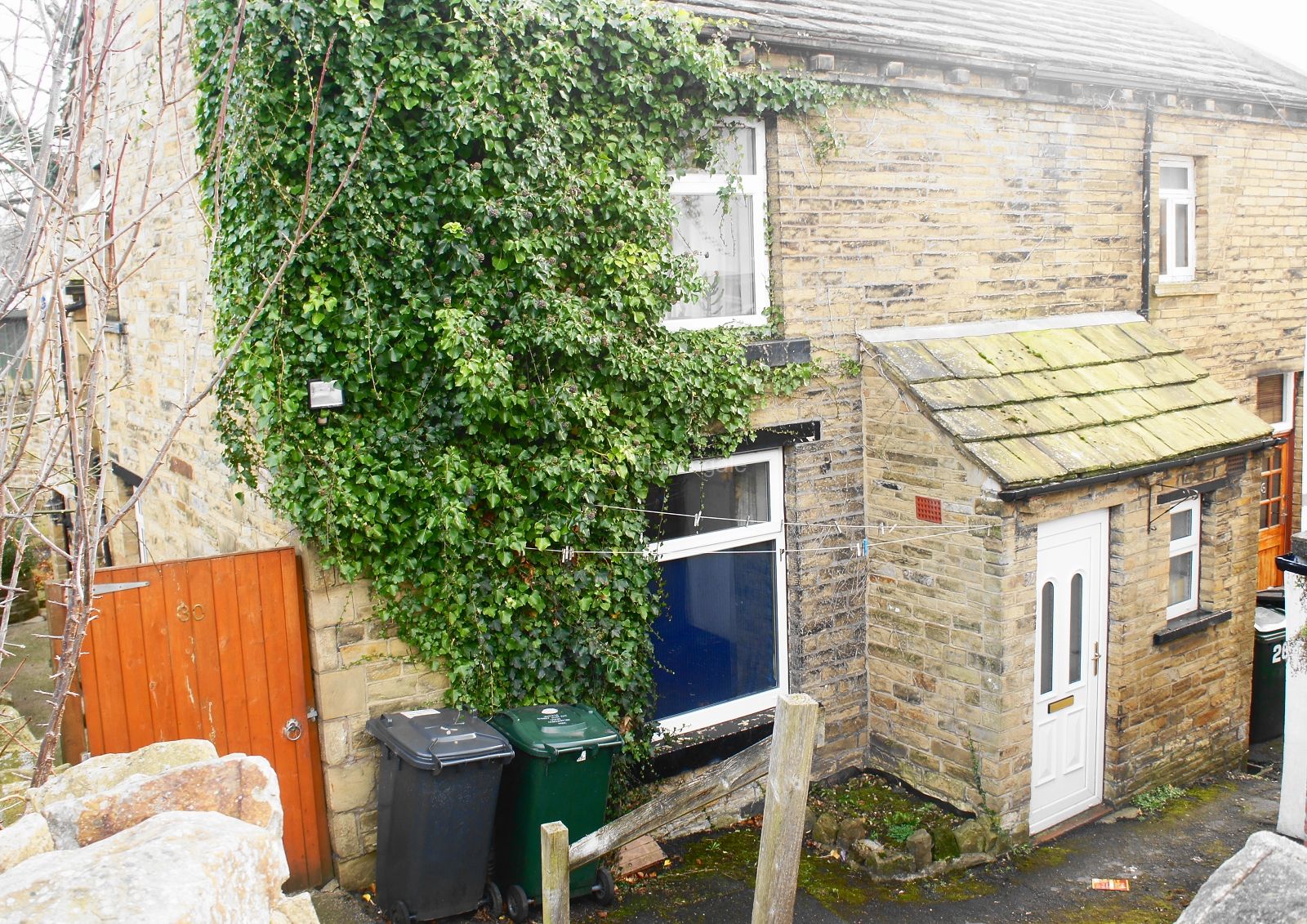 1 bed end terrace house for sale in Frizinghall Road, Bradford, West