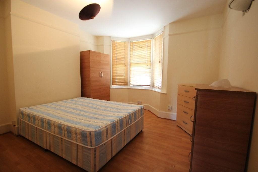 3 bed semidetached house to rent in Hughenden Road, High HP13