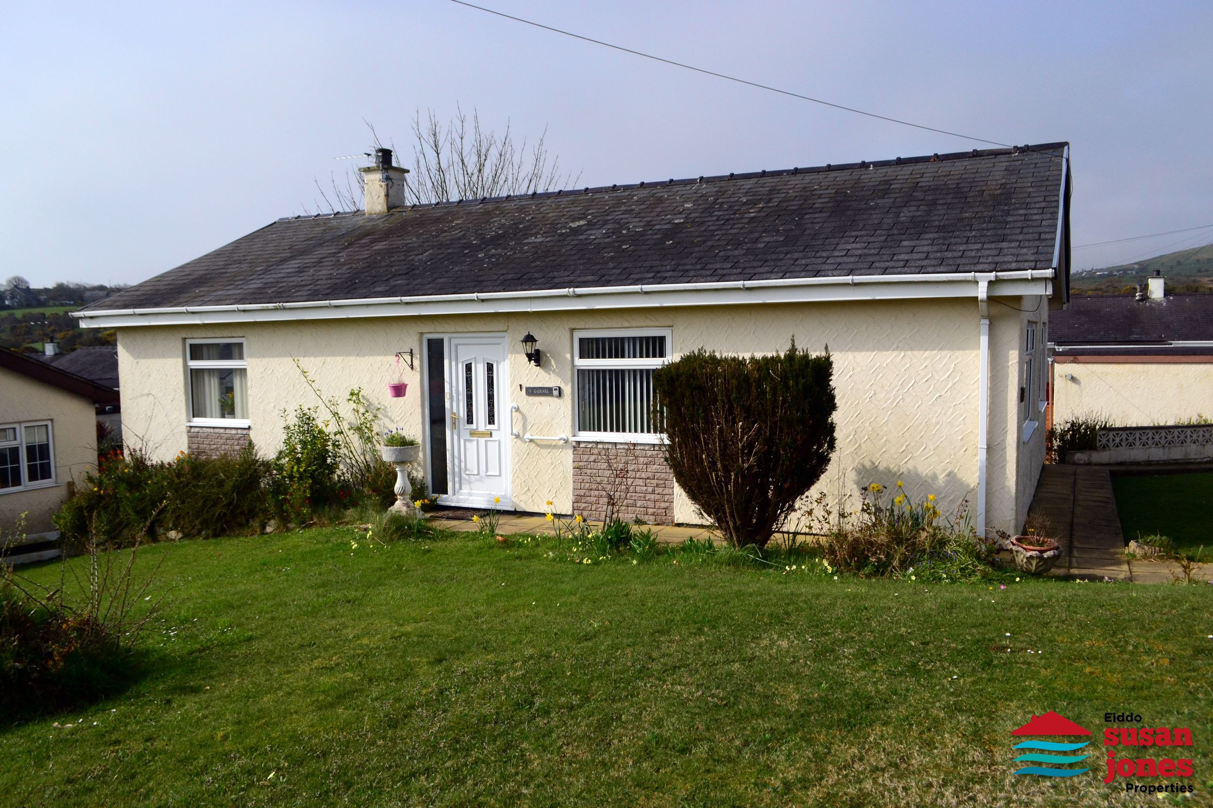 3 bed detached bungalow for sale in Llanbedrog, Pwllheli LL53 Zoopla