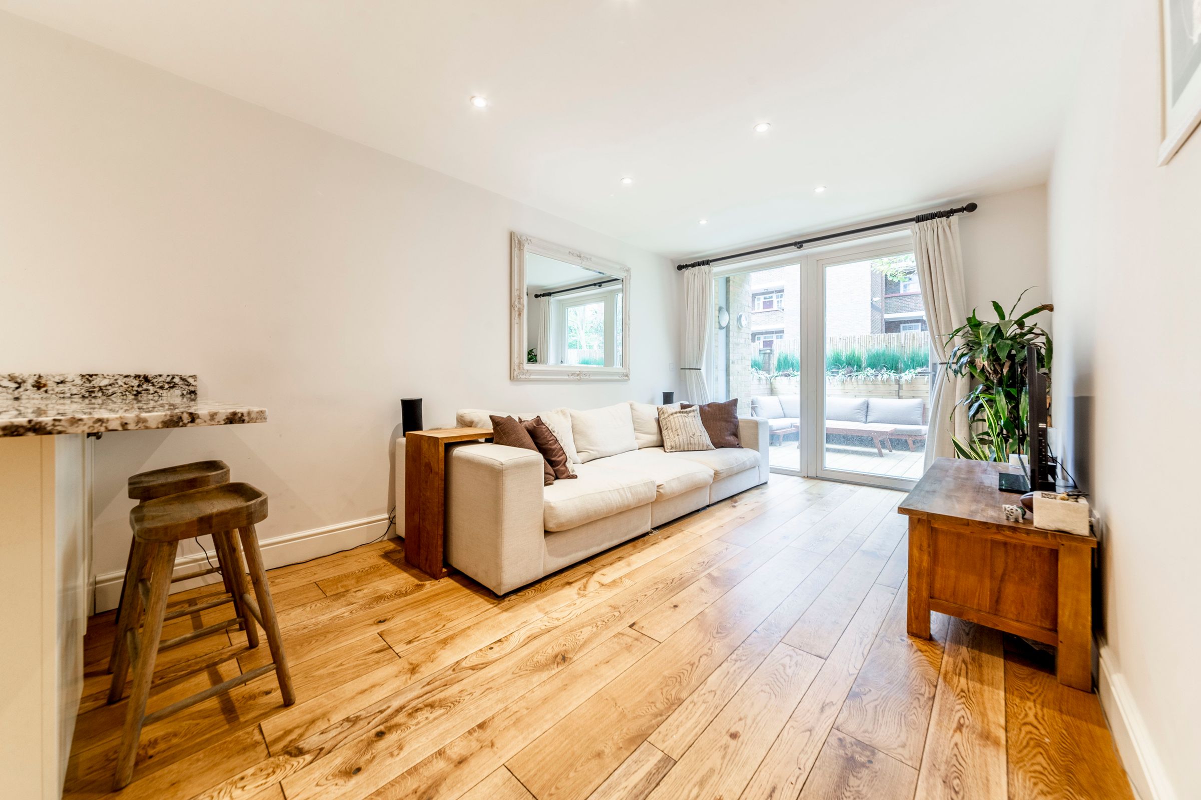 1 bed flat to rent in Viridian Apartments, 75 Battersea Park Road
