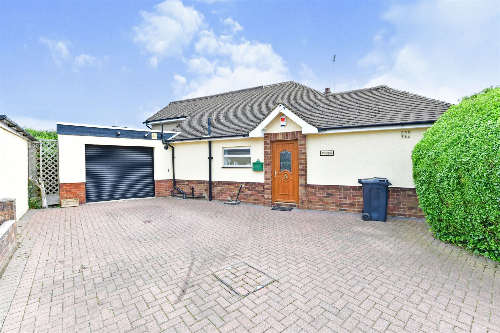 2 bed detached bungalow for sale in Greenhills Road, Kingsthorpe