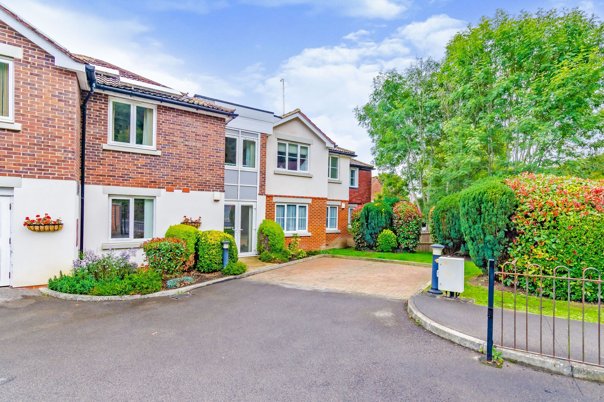 1 bed flat for sale in Dene Court, Stafford Road, Caterham CR3 Zoopla