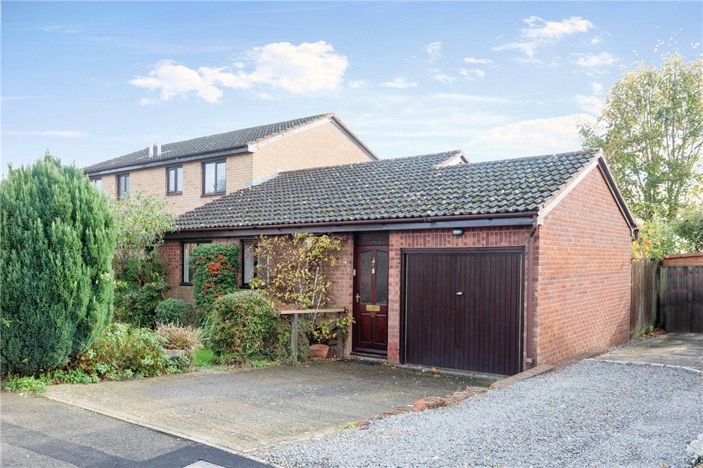 2 bed bungalow for sale in Glebe Close, Maids Moreton, Buckingham MK18